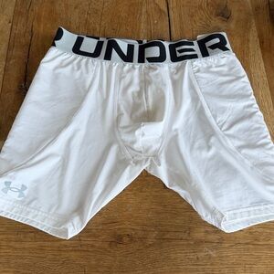 Under Armour Youth White Baseball sliders size XL